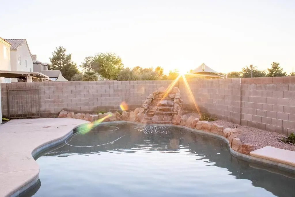 The Viva Vibe Las Vegas - Solar Heated Pool! USA